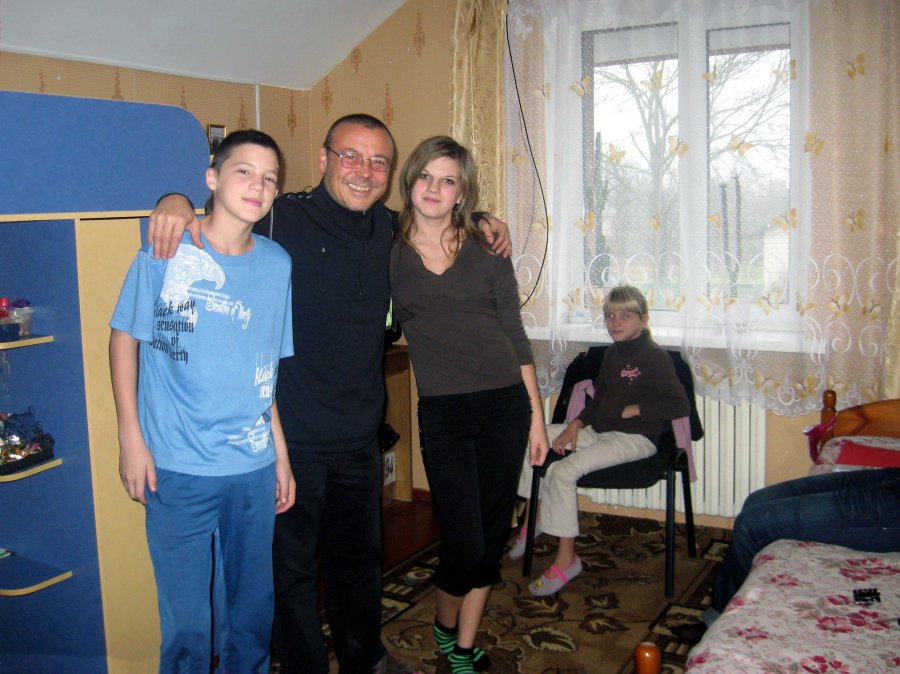 40 Don Luigi e la casa di accoglienza.jpg